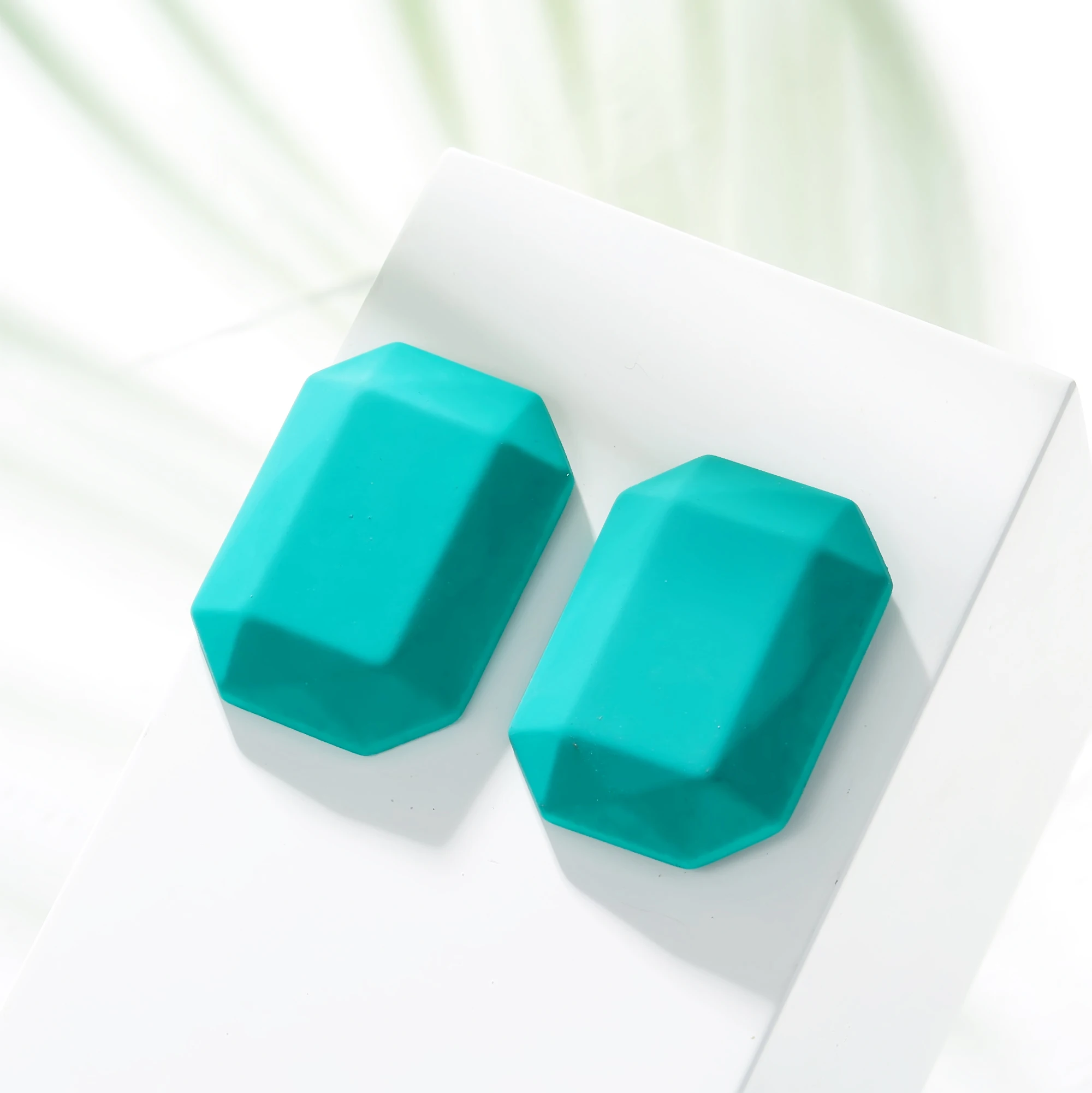 Женские Геометрические серьги гвоздики квадратные карамельных цветов корейская