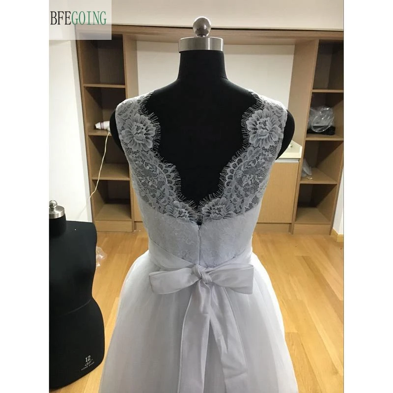 

White Tulle Lace Appliques A-line Wedding Dress Floor-Length Sleeveless Scalloped Real/Original Photos Custom made