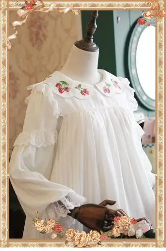 Женская шифоновая блузка белая Свободная с длинным рукавом и вышивкой клубники