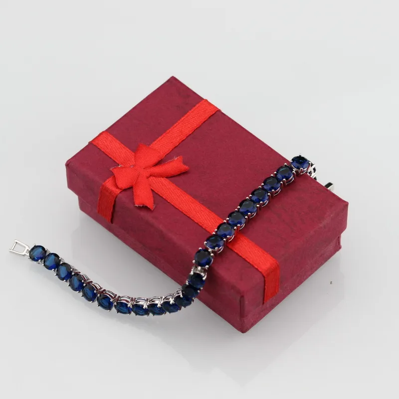 Привлекательные ювелирные изделия из синего циркона серебряного цвета