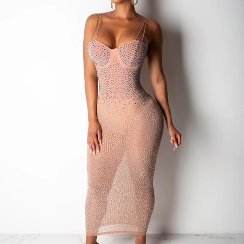 Сетчатое прозрачное длинное платье со стразами с открытой спиной без бретелек