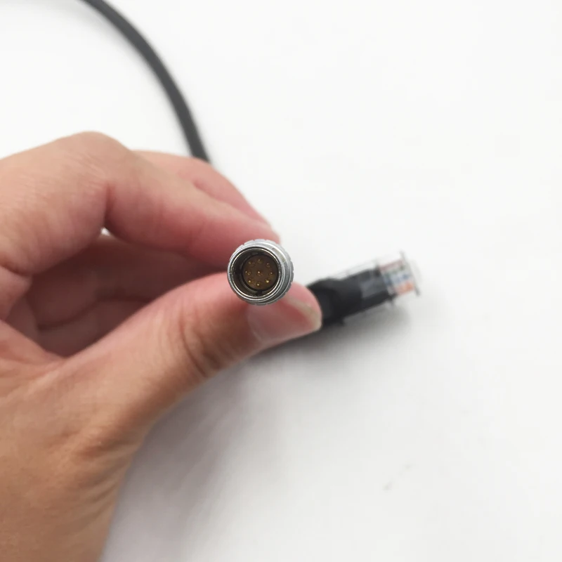 В Cat5e Ethernet RJ45 разъем к красному мцдк 9-контактный кабель передает данные для