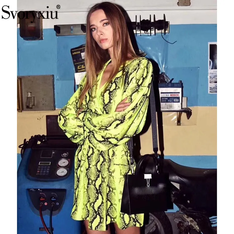 Женское платье с рукавами фонариками Svoryxiu зеленое короткое флуоресцентным