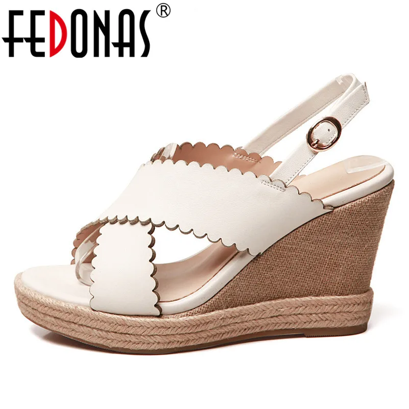 Женские Классические сандалии FEDONAS классические туфли на танкетке с пряжкой в