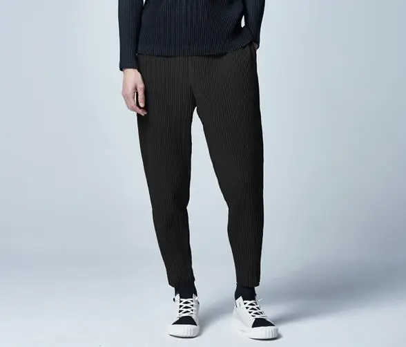 Черный Miyake складные брюки мужские Весенние новые ноги брюки свободные девять брюки тренд Дикие повседневные брюки мужские - Цвет: Черный