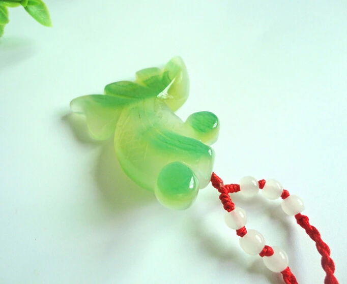 Кулон + 409 рыба в воде. Маленькая золотая рыбка с резьбой естественного цвета |