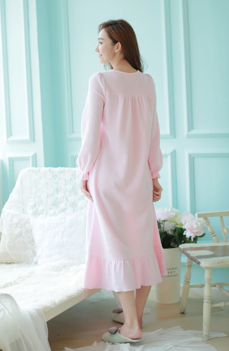 Бесплатная доставка новинка 2015 зимняя флисовая женская длинная ночная рубашка