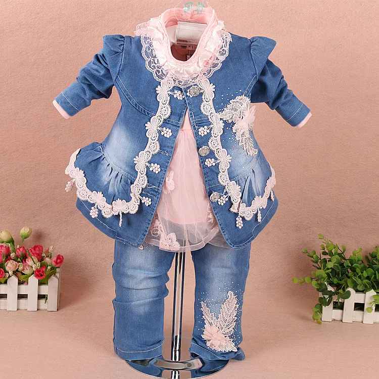 Новое поступление джинсовый костюм для маленьких девочек 0 3 лет Кружевной Костюм