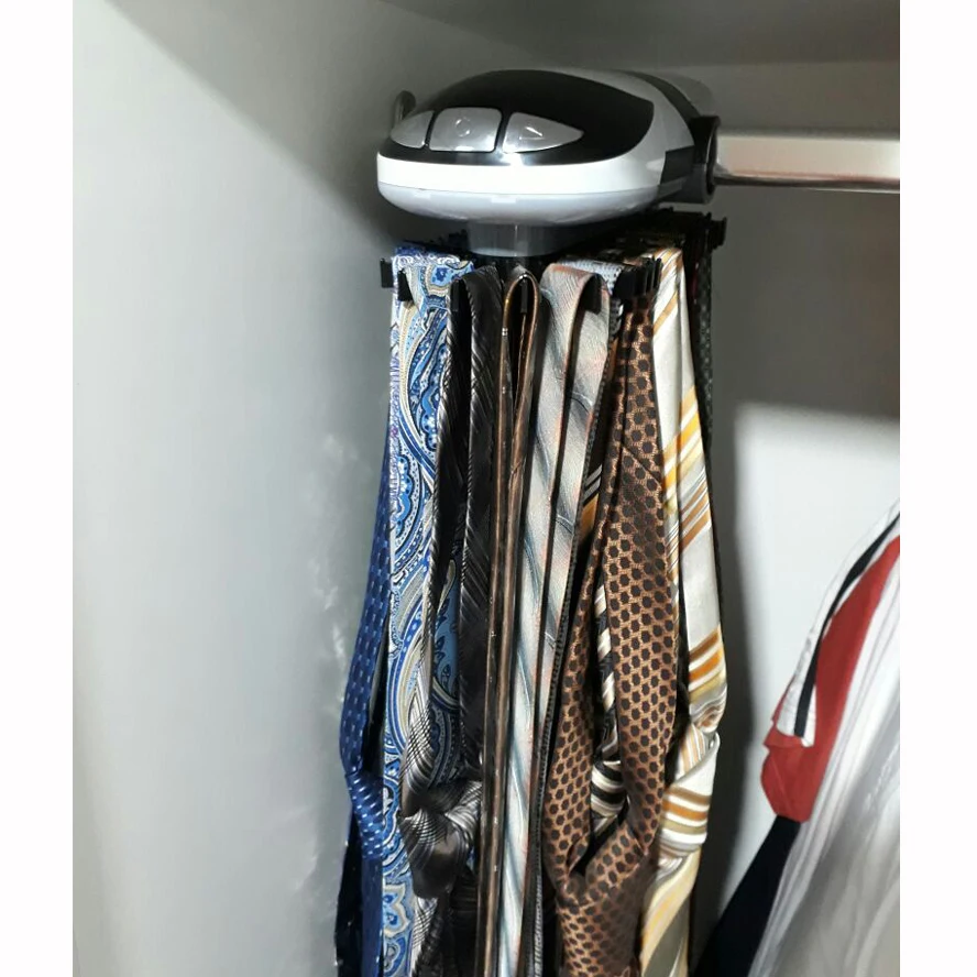 Автоматическая стойка для галстука работающая от батарей с освещением вмещает 45