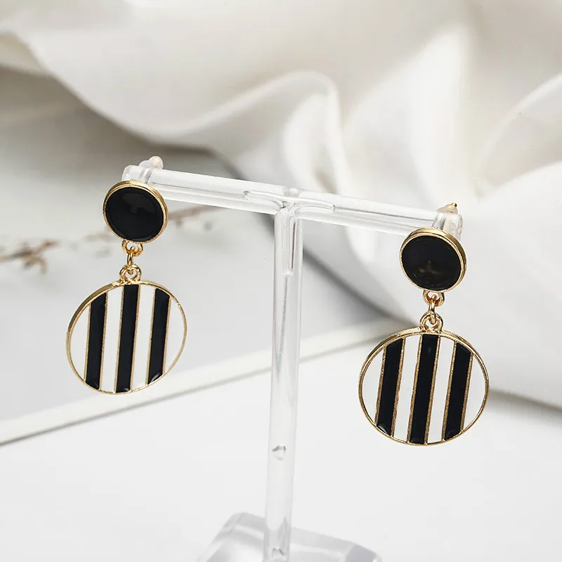 Modern 2019 Striped Earrings Stylish Classic Black And White Simple Round Statement Drop For Female EarJewelry | Украшения и