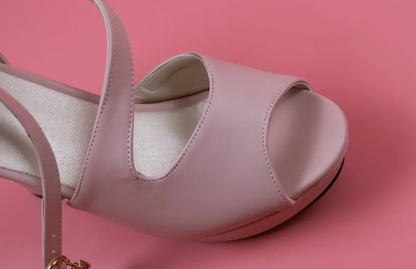 QUTAA/ г. Женские туфли-лодочки женские свадебные туфли из pu искусственной кожи на высоком толстом каблуке, с открытым носком, с ремешком на щиколотке, черного и белого цвета, украшенные кристаллами размеры 34-43