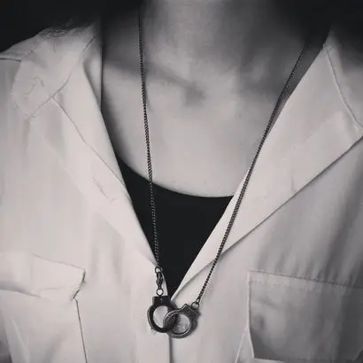 Женское колье-чокер из нержавеющей стали золотистого цвета ювелирные изделия