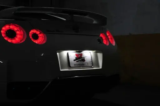 Двигатель SD (Бесплатная доставка) светодиодная лампа для номерного знака Nissan Versa