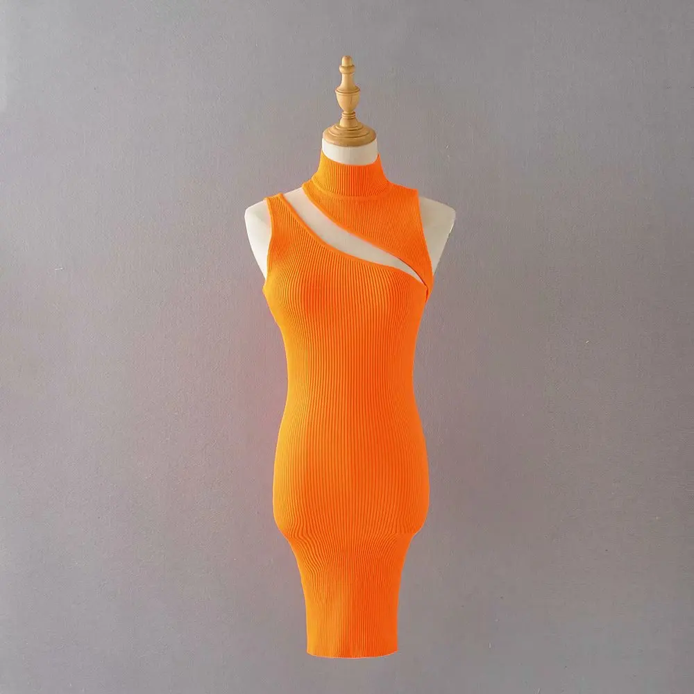 Вязаное мини-платье с высоким воротом розовое оранжевое неоновое зеленое платье