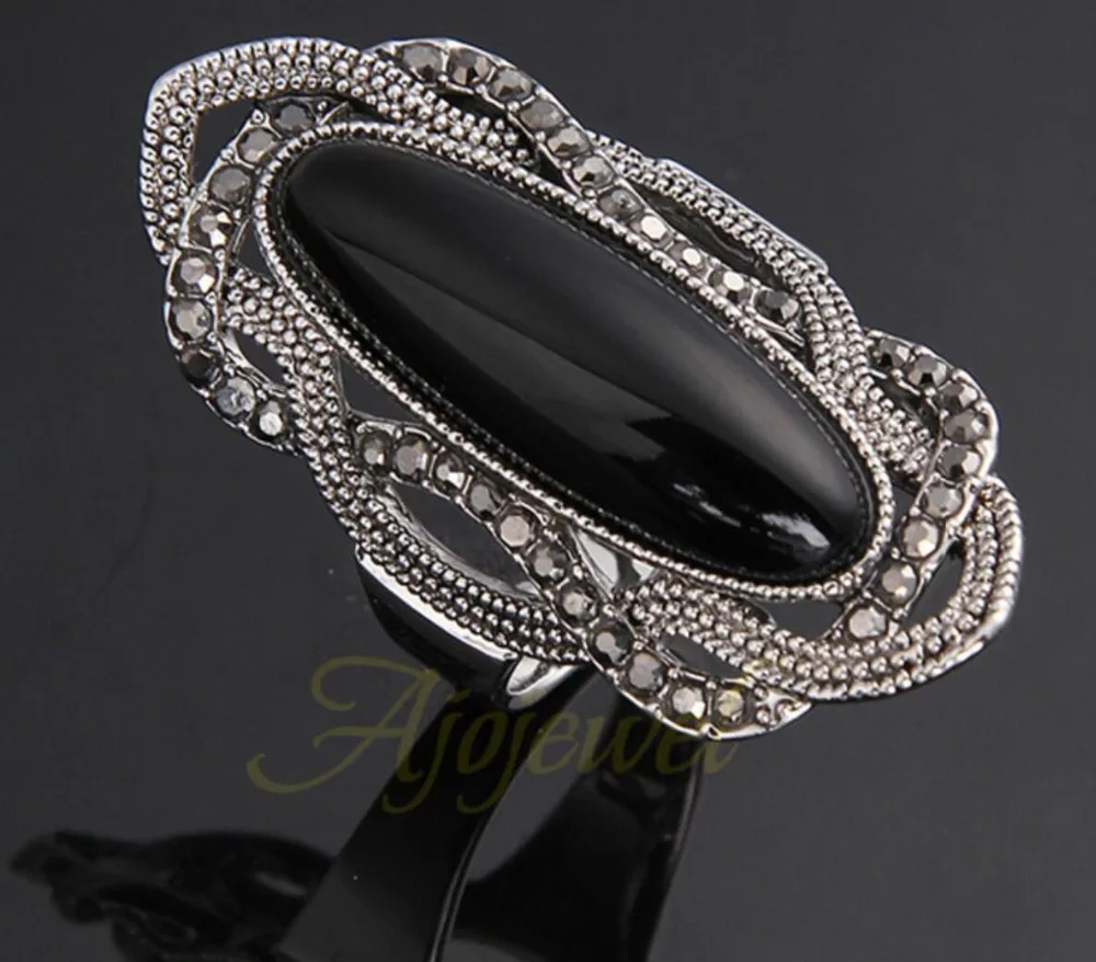 Кольцо женское из серебра 925 пробы с марказитами натуральным зеленым камнем