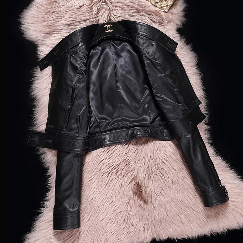 Весенняя кожаная куртка женская черная из короткой овчины мотоциклетная одежда