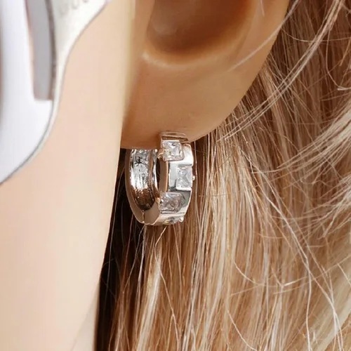 Романтические женские серьги-гвоздики из белого золота с австрийскими