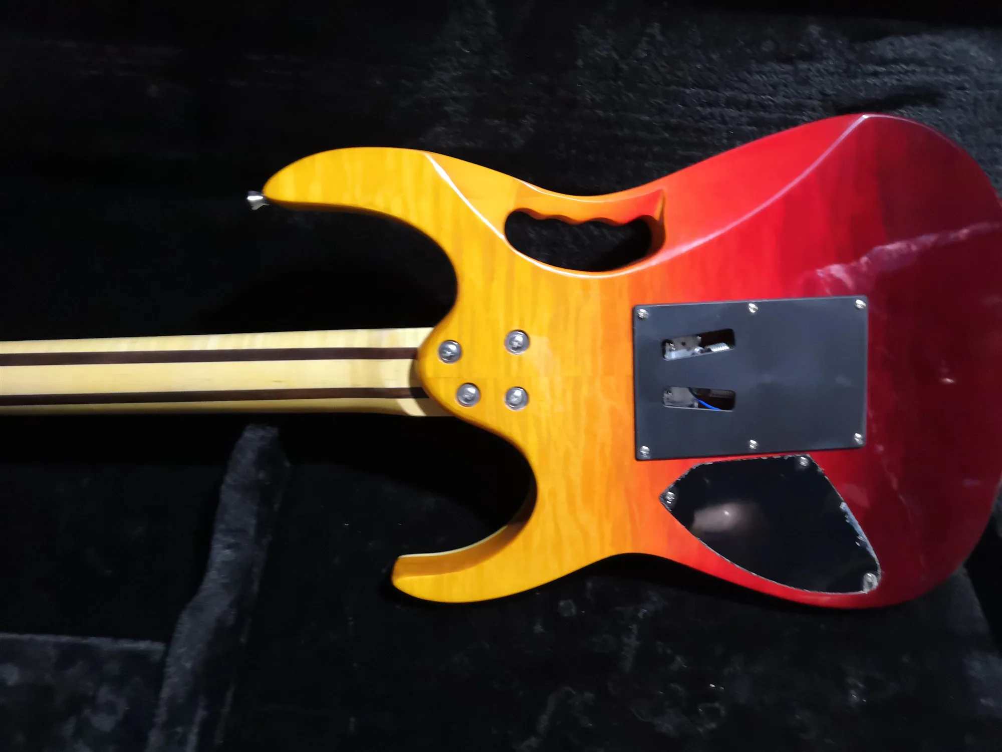 Красная электрогитара banez Rosewood fretboard HH звукосниматели под заказ по