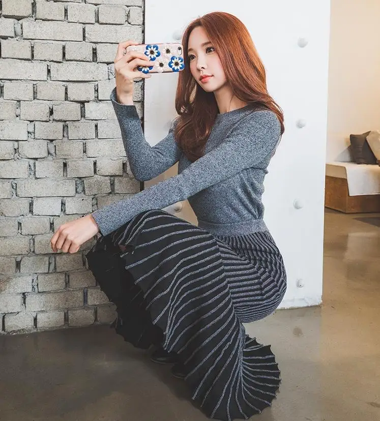 Женский комплект из двух предметов вязаный пуловер и плиссированная юбка с