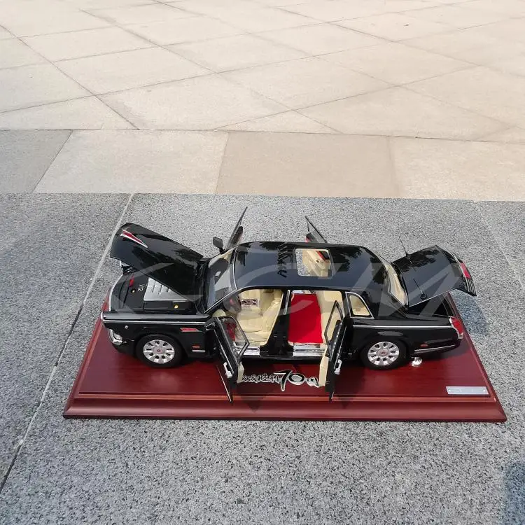 DiecastCar модель 1:24 Hongqi 70 лет юбилей парад автомобиль(черный)+ маленький подарок