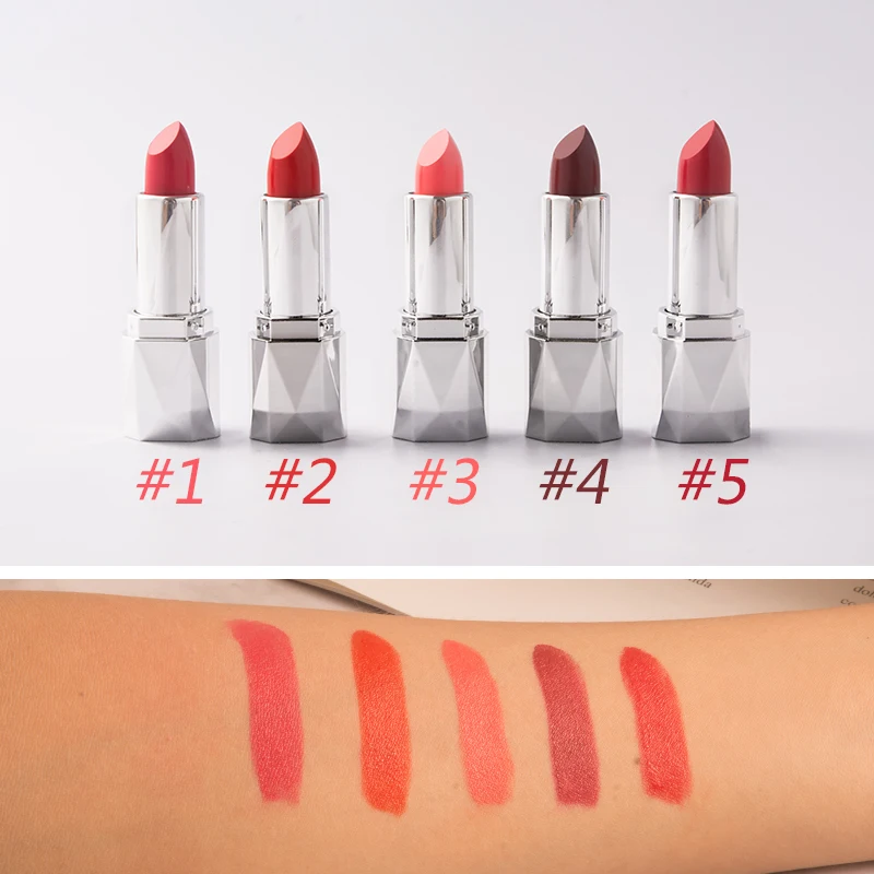 Распродажа по сниженным ценам губная помада |