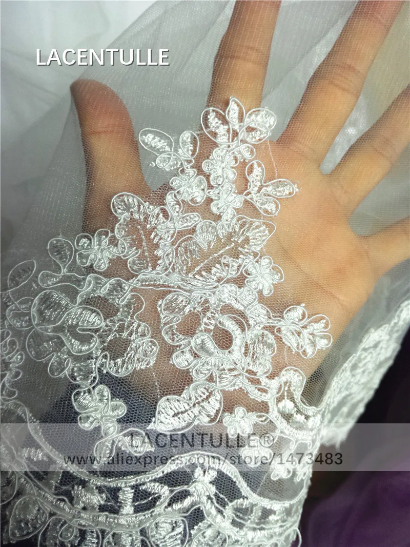 

Sleeveless Short Bridal Dress with Appliques Knee Length Wedding Reception Dress