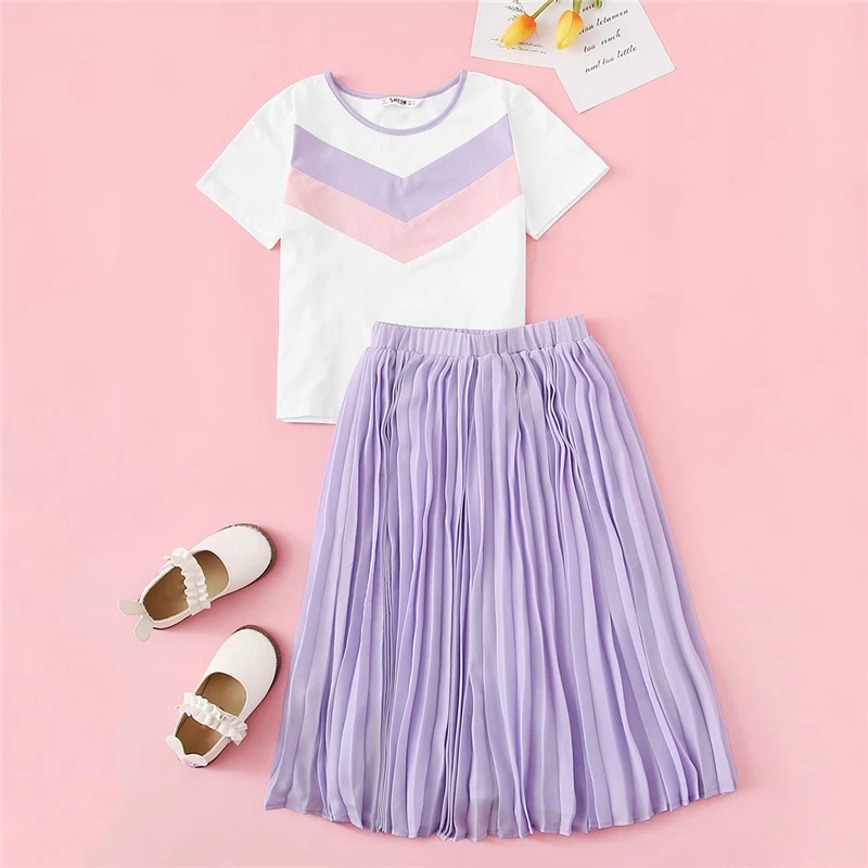 SHEIN/Детская футболка с нашивками и плиссированная юбка с эластичной резинкой на талии Одежда для девочек-подростков комплект из двух предметов г. Летняя повседневная детская одежда