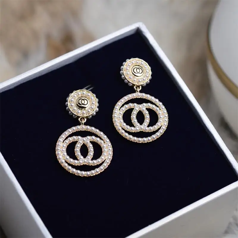 2020 Новое поступление жемчужные серьги подвески с буквенным принтом милые