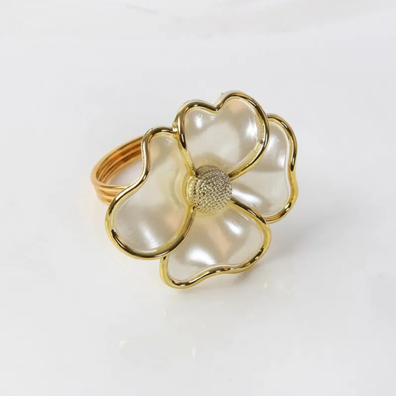 Fashion White Flower Napkin Buckle Rings Plating UV Hotel Sample Room Wedding Banquet Serviette Holder Table Decoration | Дом и сад