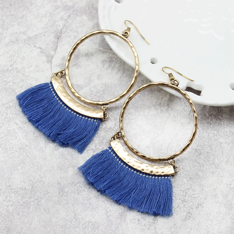 Полые большие круглые серьги с крупными кисточками в стиле ретро панк