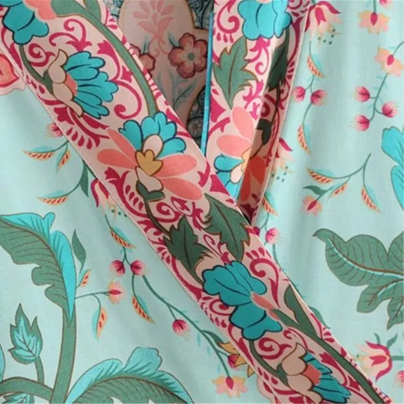 Женская блузка с запахом летняя укороченная в стиле бохо глубоким v образным