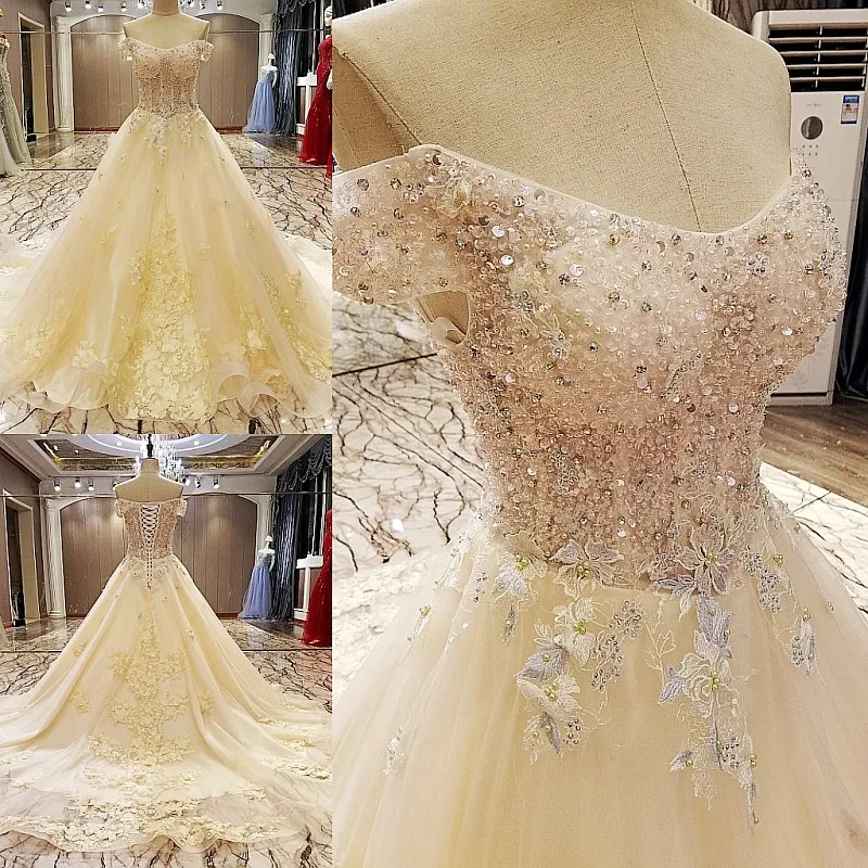 Новое поступление 2017 бальное платье без бретелек с рюшами и аппликацией из