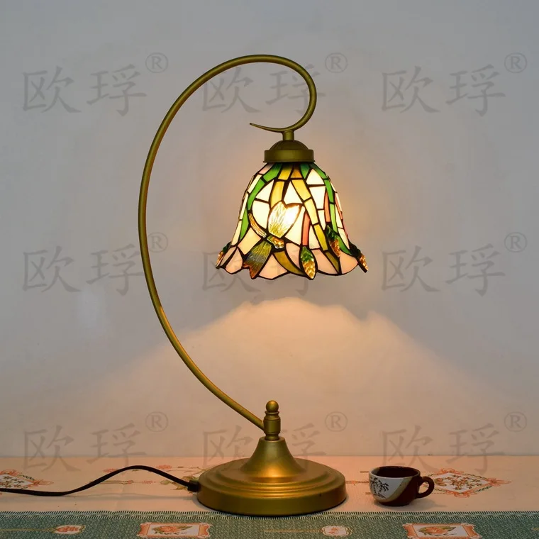 

11 Inch Flesh Country Flowers Tiffany Table Lamp Country Style Stained Glass Lamp for Bedroom Bedside Lamp E27 110-240V