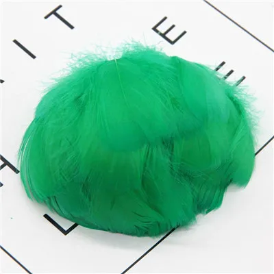 grass green 100pcs Натуральные перья лебедя 4-7 см 1-2 дюйма маленькие плавающие Шлейфы гусиное перо цветной шлейф для украшения рукоделия 100 шт - Цвет: grass green 100pcs