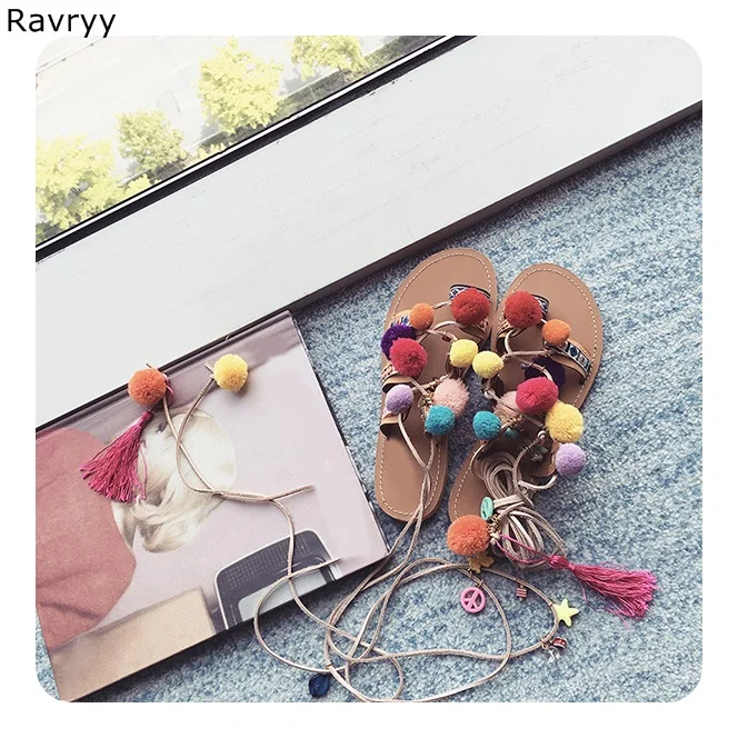 Босоножки женские с помпонами модные сандалии на плоской подошве богемные