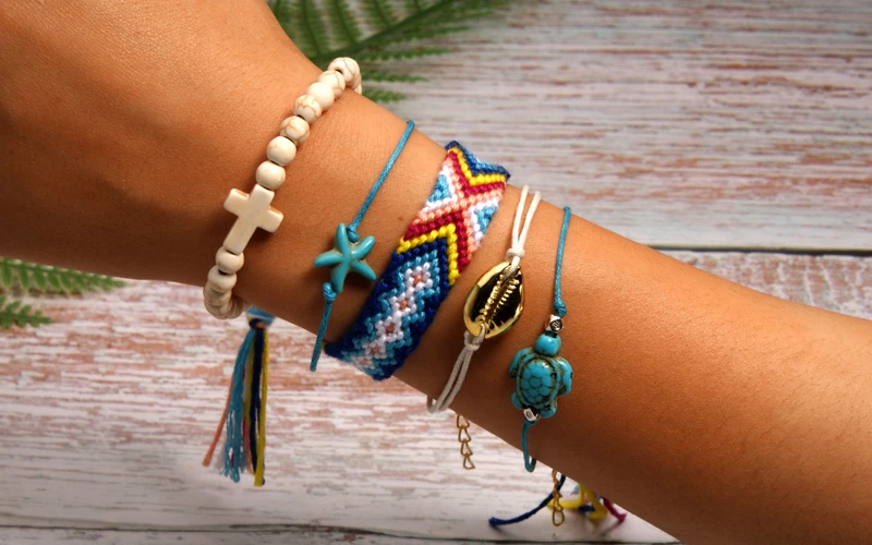 MOON GIRL 5 Pieces Puka Shell Bracelet Set Turtle Starfish Cross Beads Boho Weave Bracelet for Women Friendship Jewelry Dropship