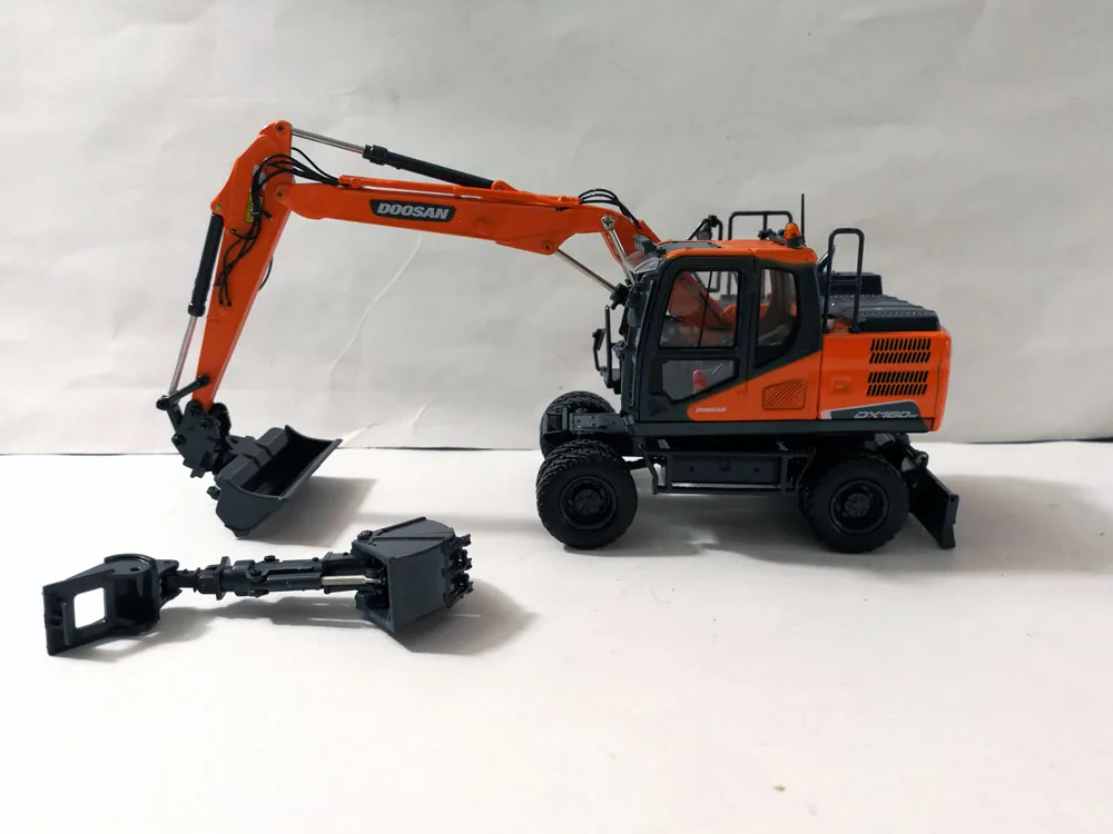 UH-8134 1:50 Doosan DX160w колесный экскаватор