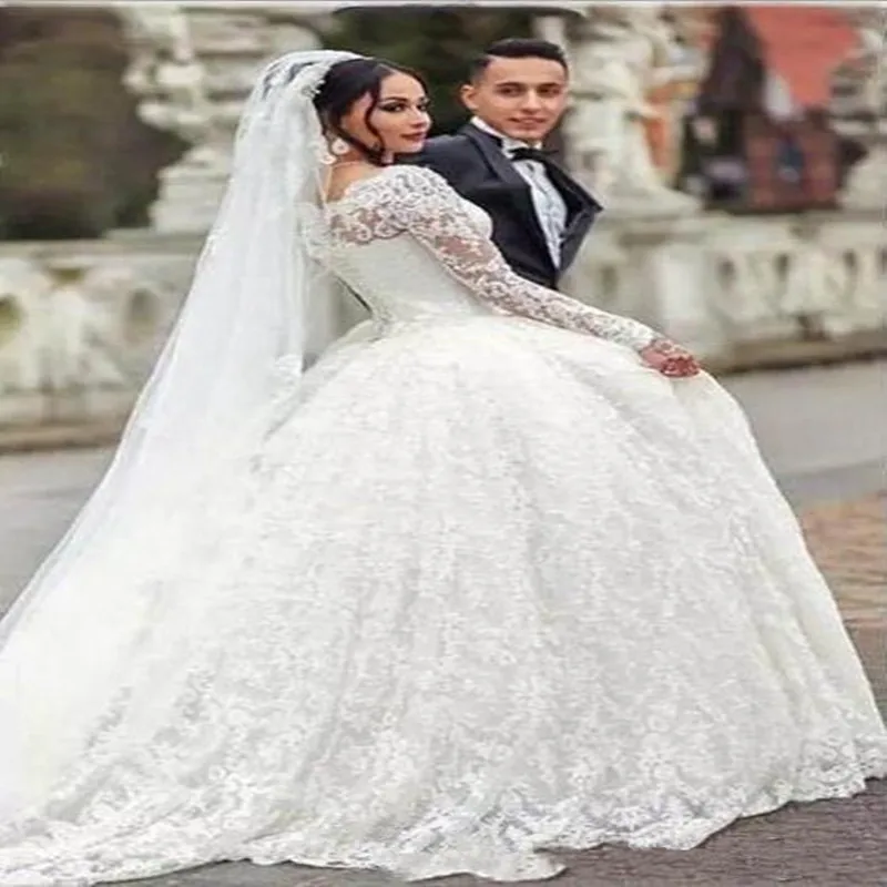 Простое кружевное свадебное платье до пола с глубоким круглым вырезом