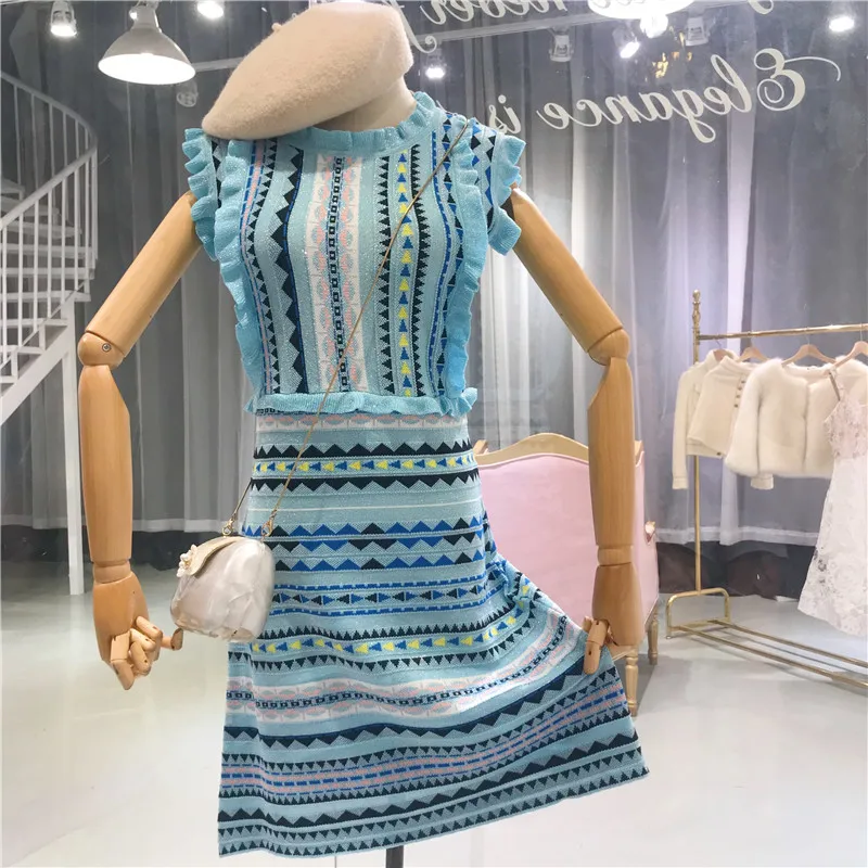 Женское трикотажное платье ALPHALMODA без рукавов с геометрическим рисунком и