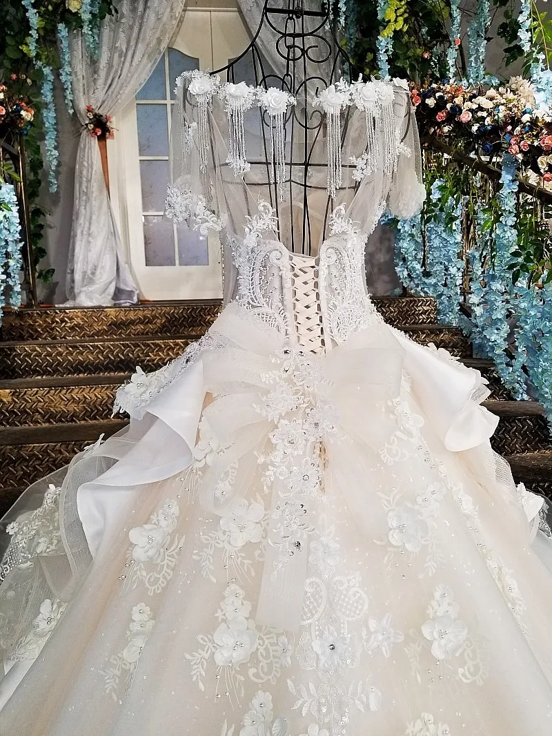 Кружевное платье с оборками и цветами 2018 | Свадьбы торжества