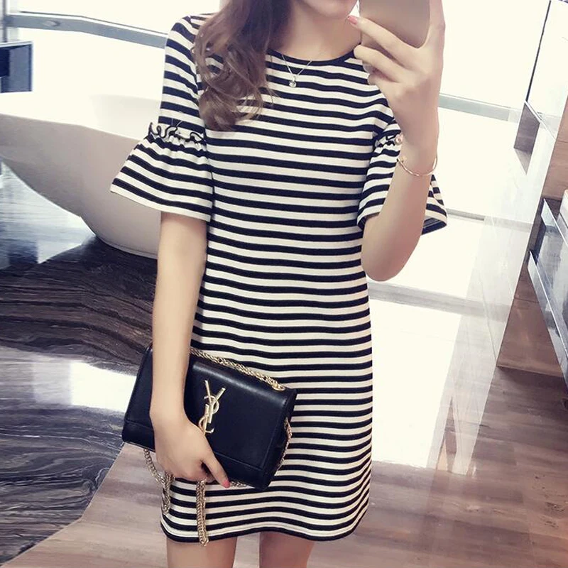 Женское прямое платье в полоску повседневное черно белое большого размера с