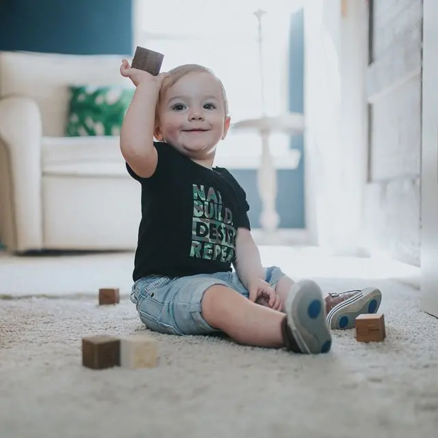 Комплект одежды из 2 предметов для маленьких мальчиков камуфляжная футболка с