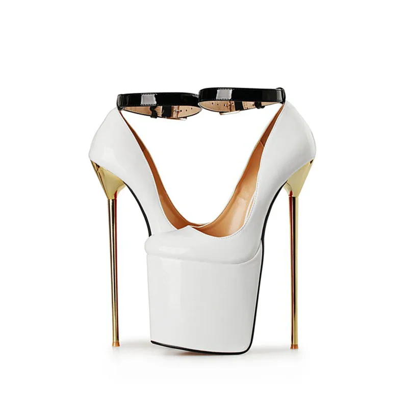 Красные туфли из лакированной кожи на очень высокой водонепроницаемой платформе