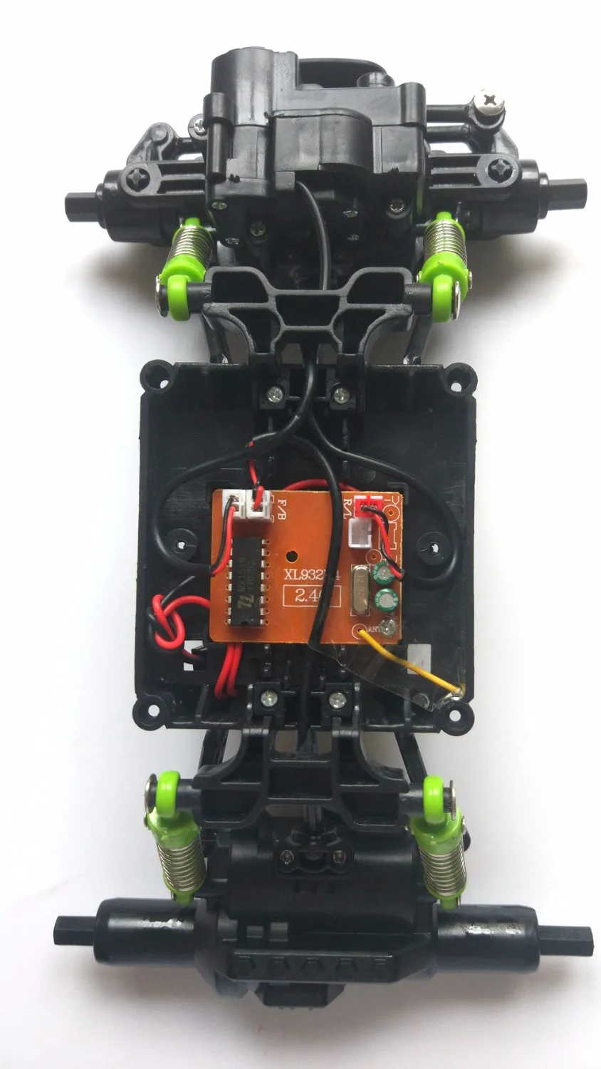 Передатчик и приемник 2 4g для радиоуправляемого автомобиля HB P1801 4G Rock гусеничный
