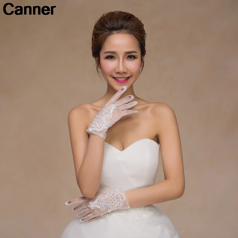 

Canner White Short Tulle Wedding Gloves Women Bridal Gloves Wrist Length Lace Appliqued Beaded mitaine mariage Party Gift C5