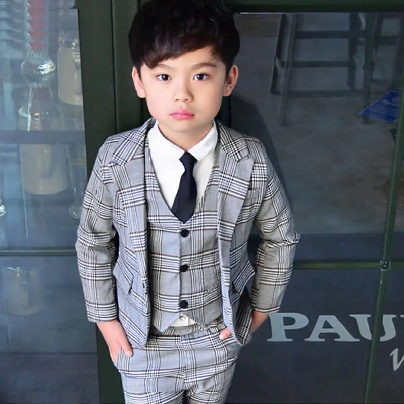 Костюм для мальчика весенне-летний костюм из трех предметов клетчатый