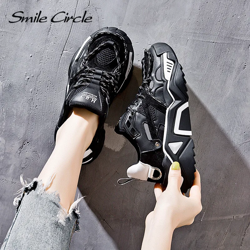 Женская обувь со смайликом повседневные кроссовки на плоской платформе модный