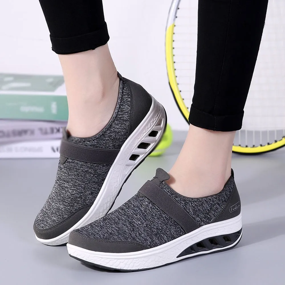 Женская повседневная обувь на толстой подошве кроссовки-качалки танкетке модные