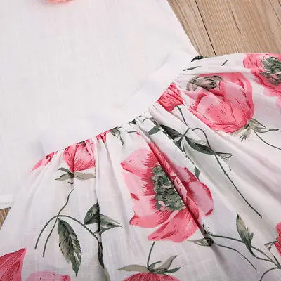 Комплект из двух предметов: футболка с коротким рукавом и юбка цветочным