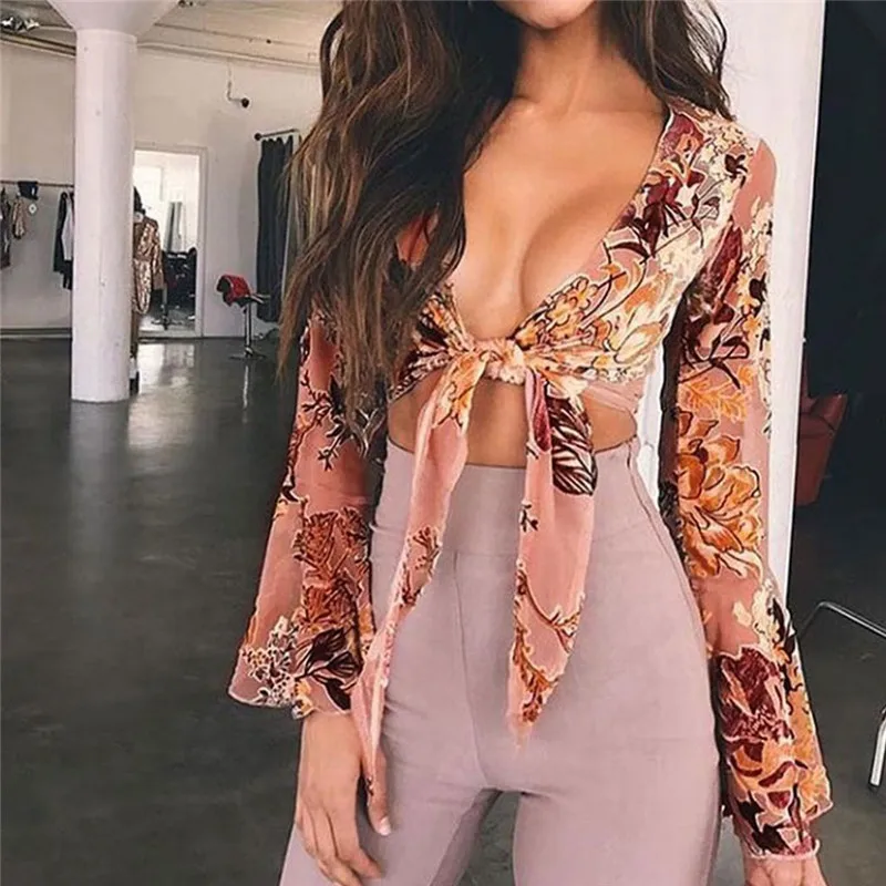 Длинными расклешенными рукавами Дамы Boho Top 2018 летние укороченные топы глубоким v